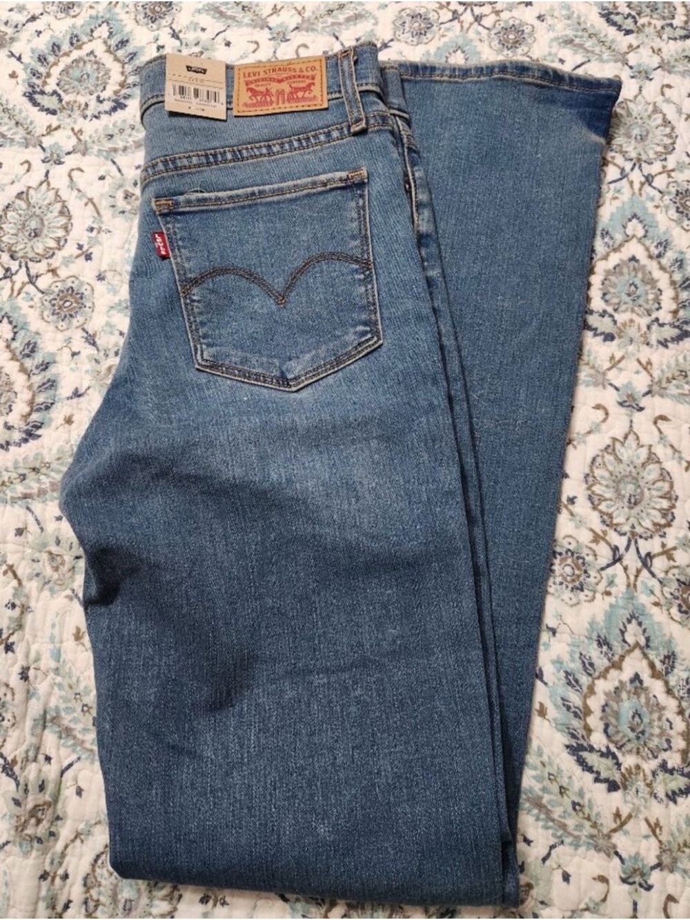 Levi's Women’s 315 Shaping Bootcut Jeans 29x32